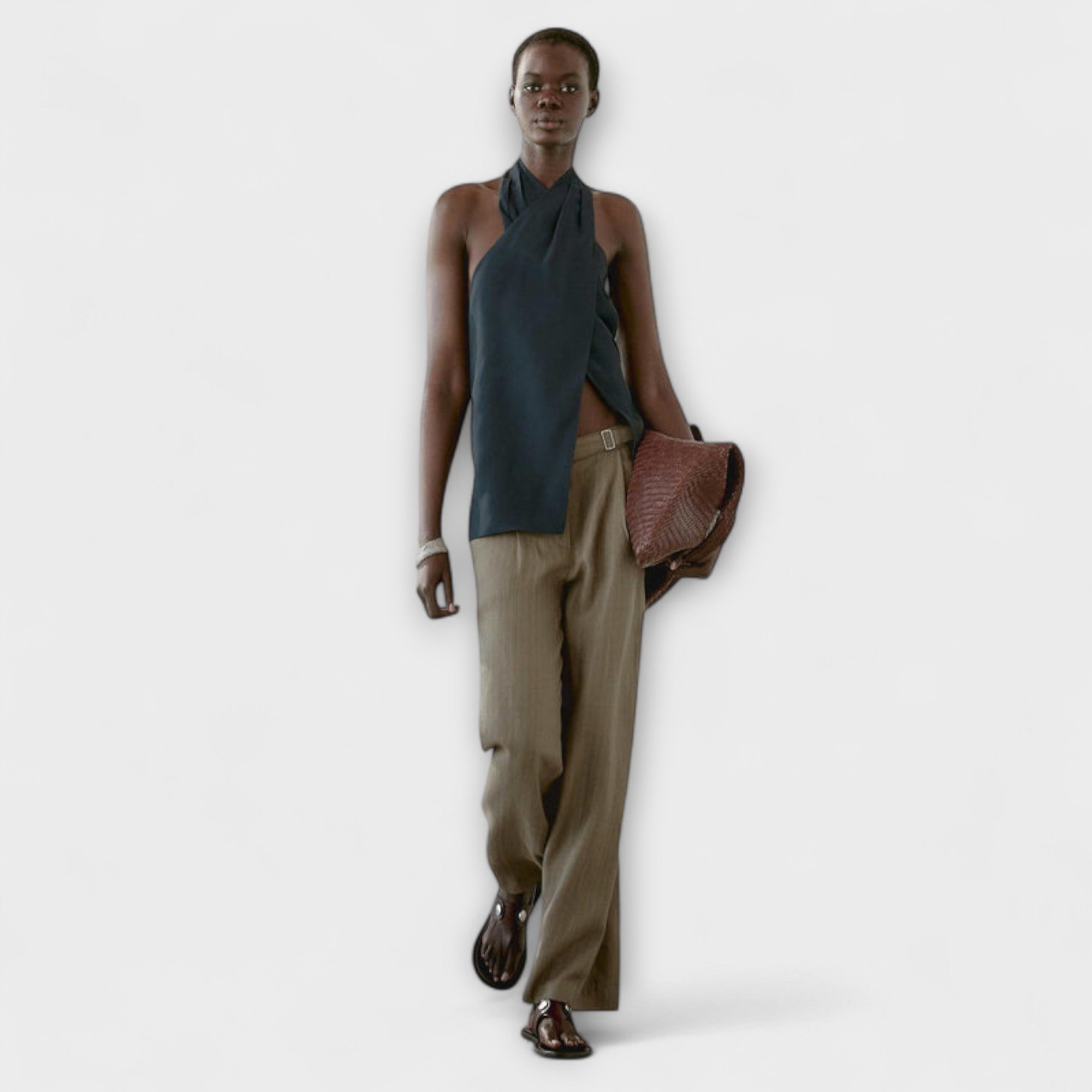 Hannah - Modrý top s halter krkem a výřezem na zádech