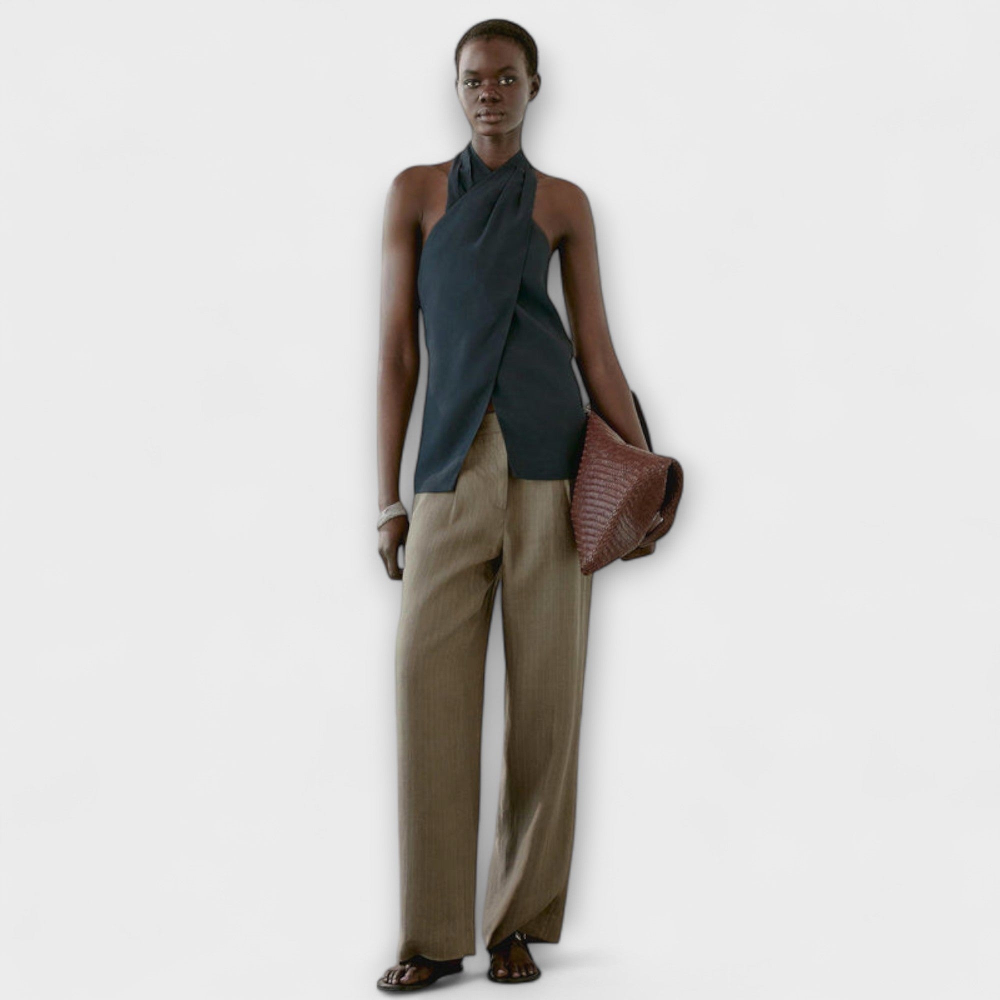 Hannah - Modrý top s halter krkem a výřezem na zádech