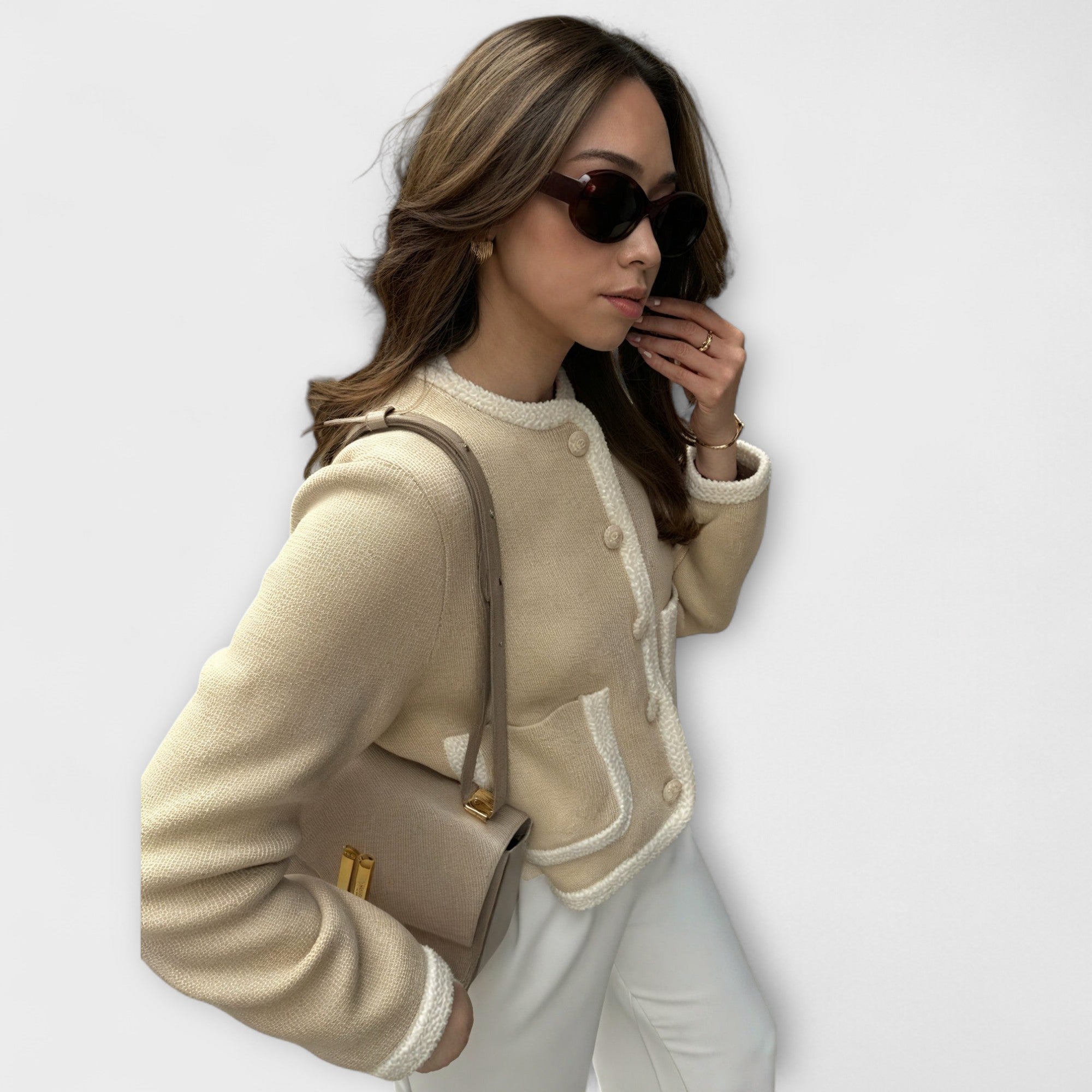 Klasický cardigan s dekorativními kapsami